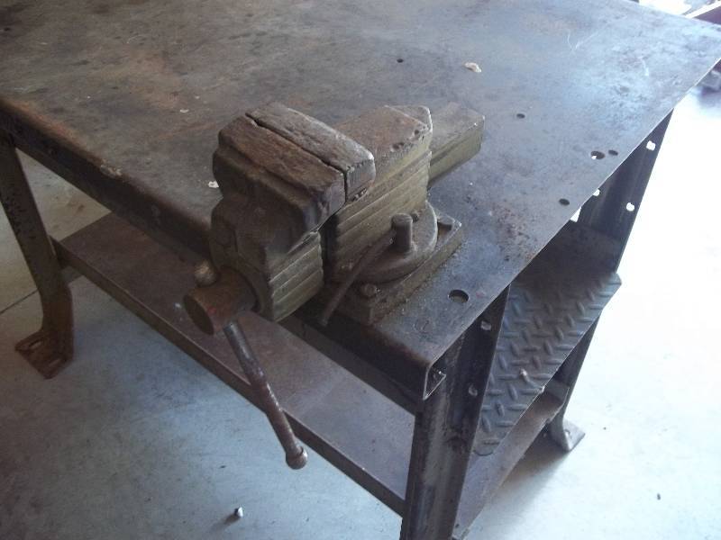 Metal Work Bench with Vise
