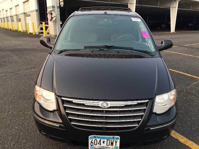 2007 Chrysler Town & Country LT
