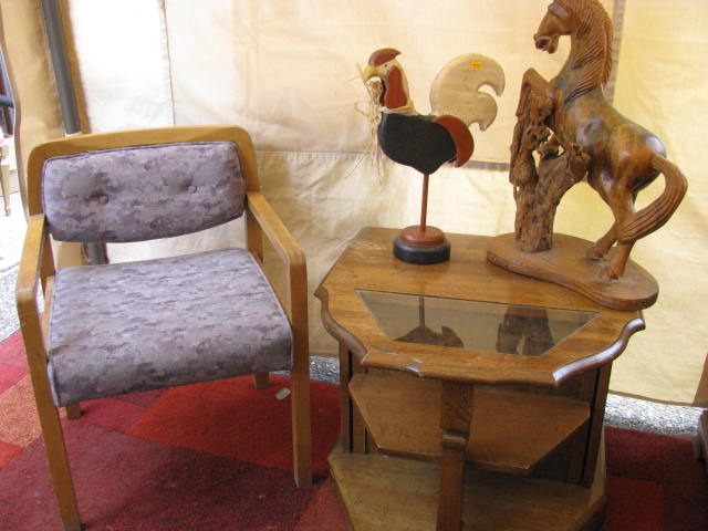 chair side table horse and rooster decor