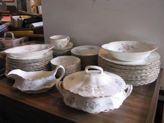 Homer Laughlin china set as pictured