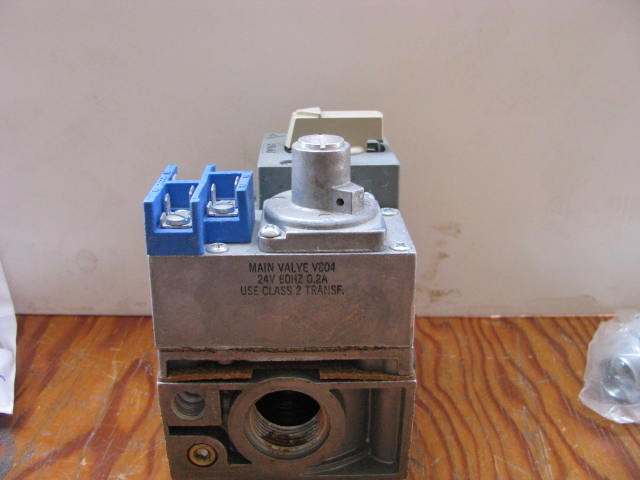 Honeywell tradeline 24V combination gas control V800A 1070.