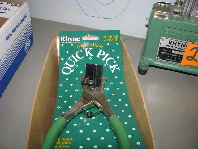 hand held quick pick with picks included