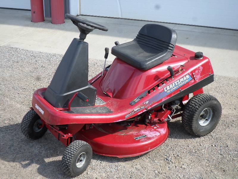 lot 3 image: Craftsman Riding Lawn Tractor, Brig...