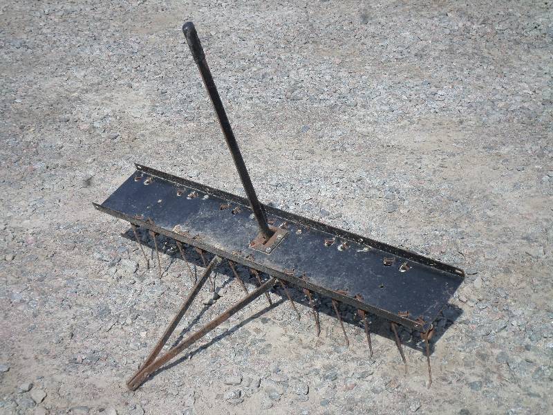 lot 15 image: Agri-Fab Pin-Hitch 48 Lawn Latcher...