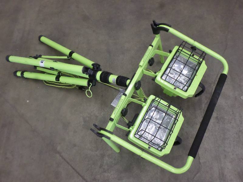 lot 38 image: Heavy Duty Dual-Lamp Halogen Adjust...
