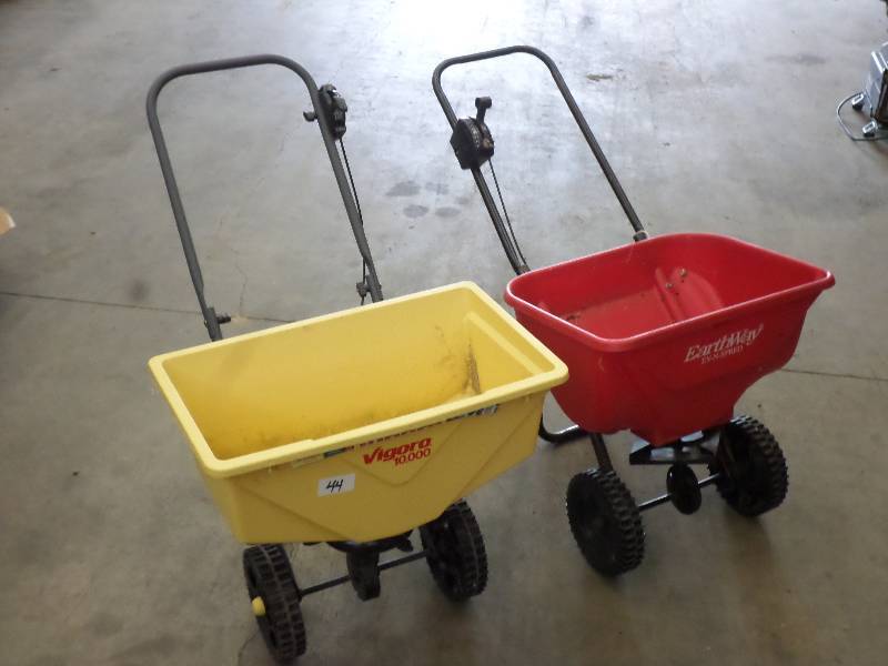 lot 44 image: (1) Earthway & (1) Vigoro Fertilize...