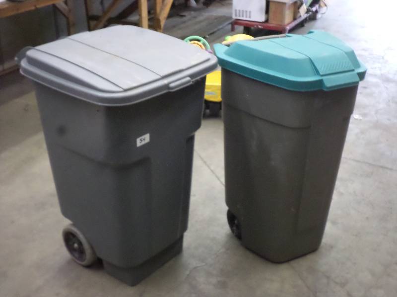lot 54 image: (2) Rolling Lidded Trash Cans ...