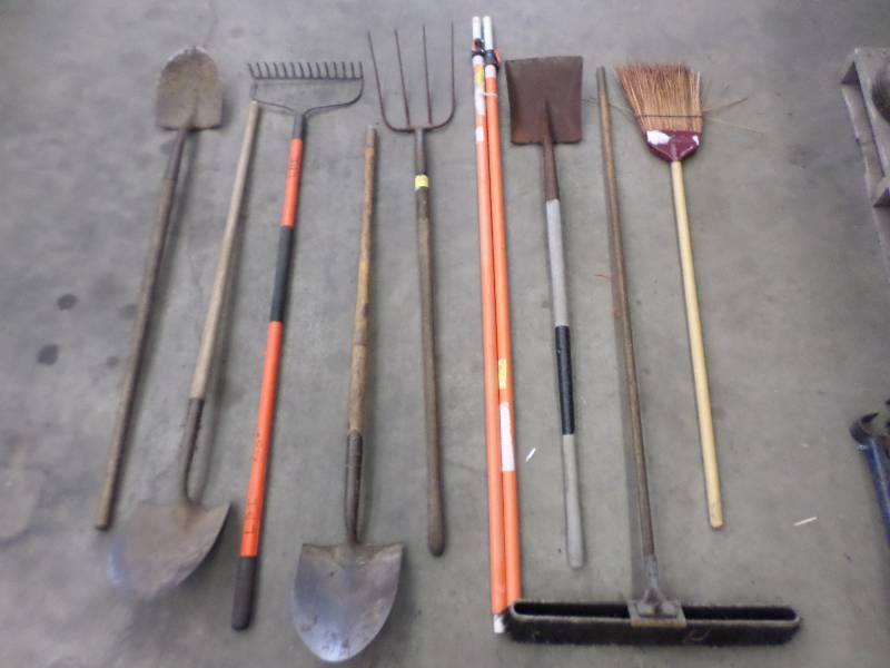 lot 60 image: 10-Piece Lot Of Misc Hand Tools ...