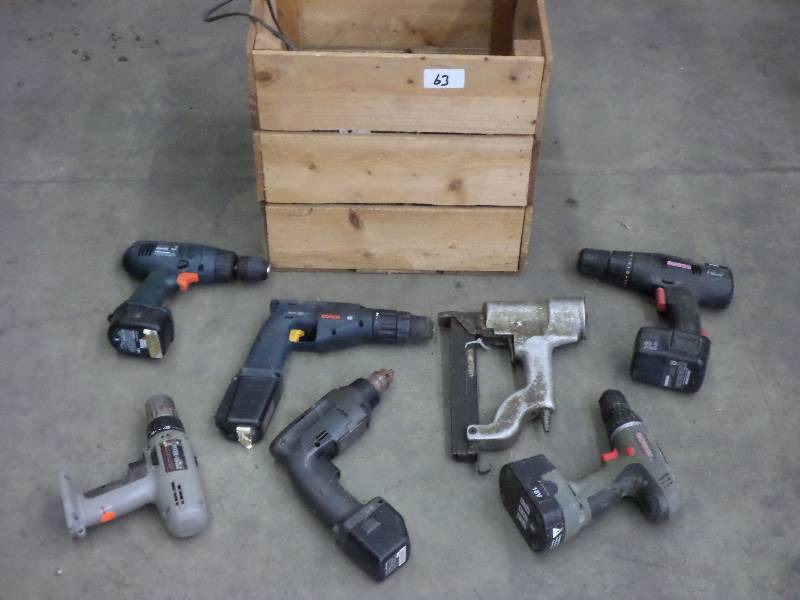 lot 63 image: Box Of Misc Cordless Tools & Batter...