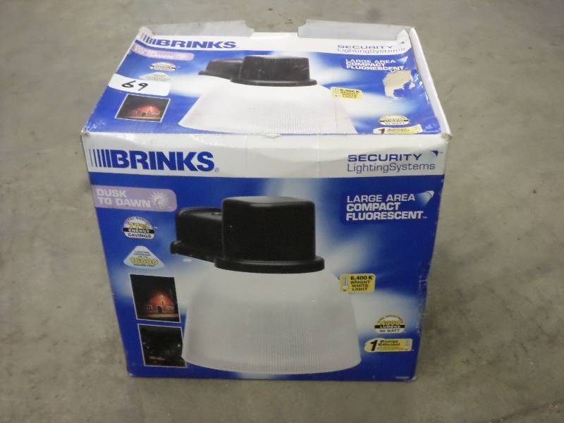 lot 69 image: New Brinks Dusk-To-Dawn Security Li...