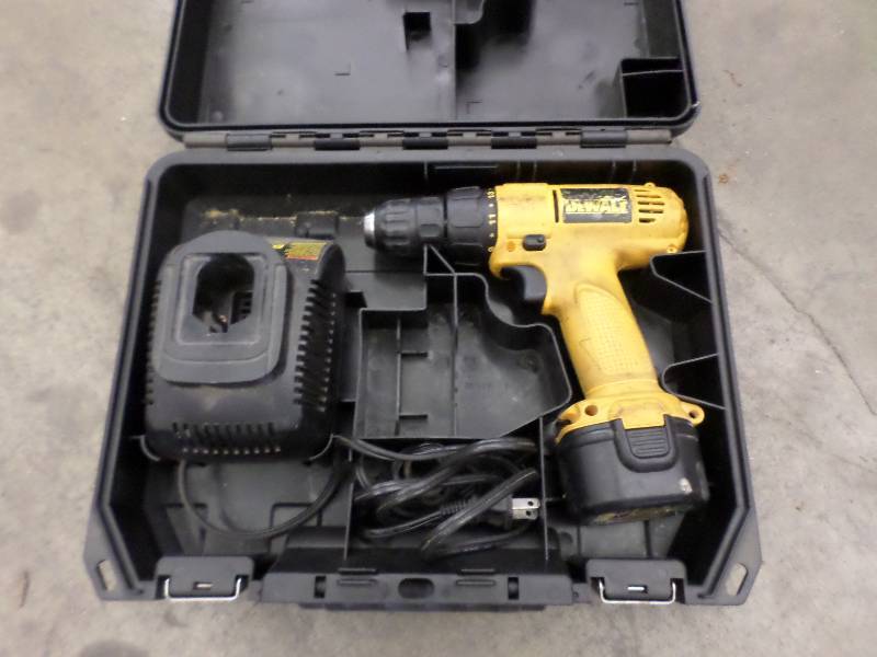 lot 74 image: DeWalt 9.6Volt 38 Cordless Drill ...