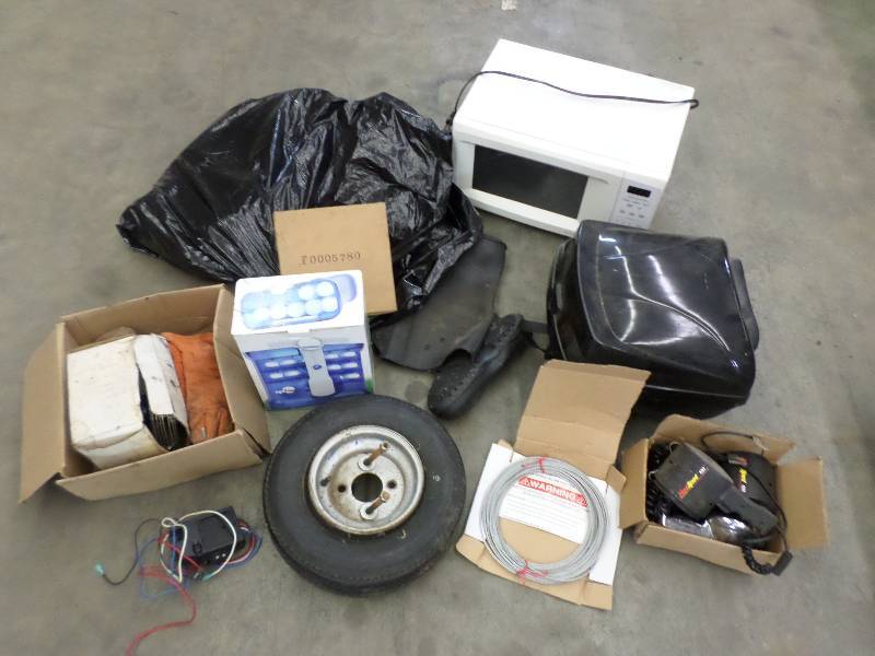 lot 83 image: Pallet Lot 12Volt Spotlights, Trai...