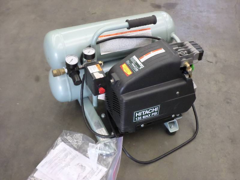 lot 89 image: Hitachi Twin Tank 135PSI Electric A...