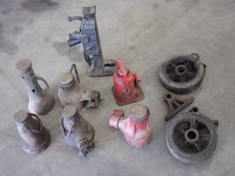 lot 91 image: (7) Heavy Duty Jacks & (2) Wheels ...