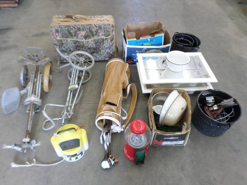 lot 97 image: Pallet Lot Golf Bag Caddys, Medici...