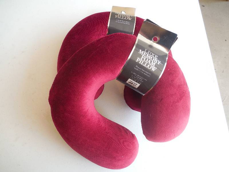 NEW - 2 Luxe memory foam pillow