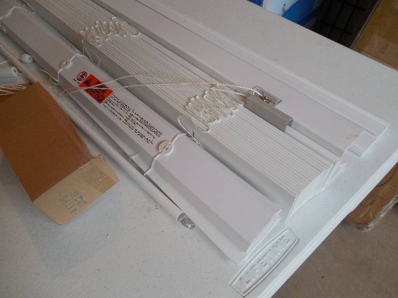 Window Blind 27 x 48 White Vinyl