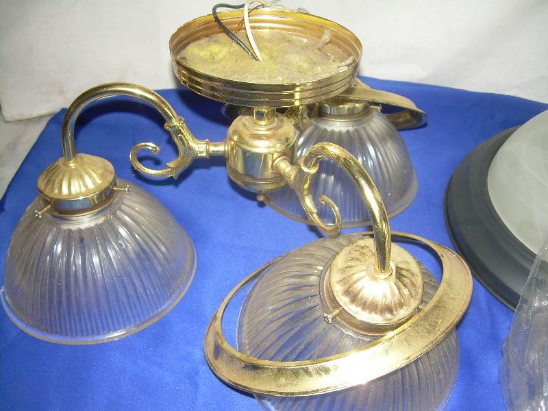 Ceiling light fixtures