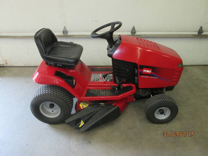 lot 1 image: Toro Wheel Horse Lawn Tractor, 38 ...