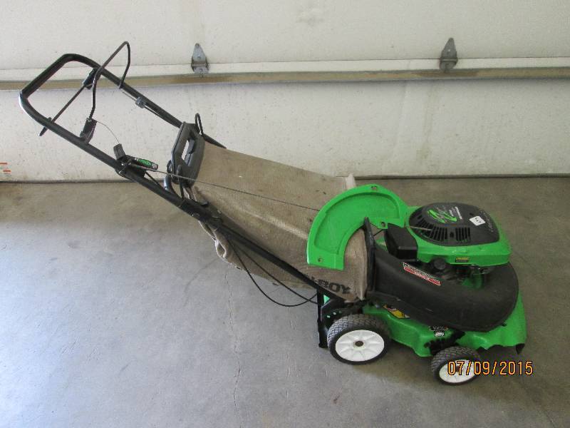 lot 5 image: Lawn Boy 6HP Self-Propelled Lawn Mo...