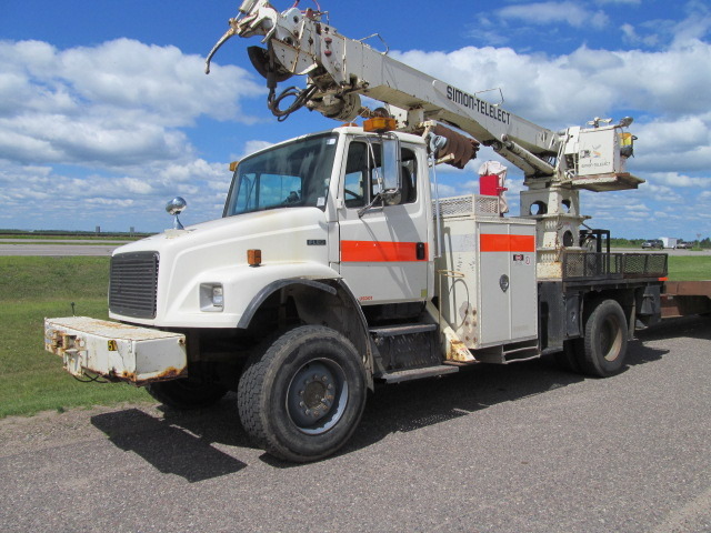 lot 1 image: 1996 Freight Liner FL80