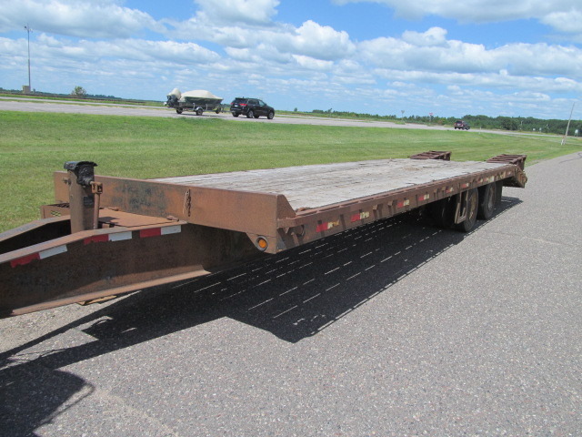 lot 2 image: 2000 Towmaster