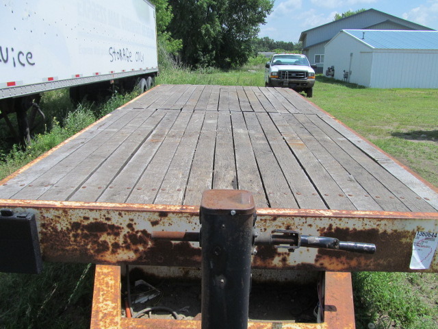 lot 8 image: 1999 Towmaster Equipment Trailer