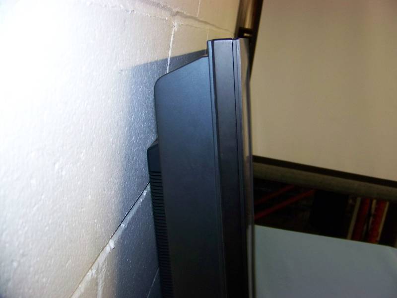 lot 3 image: 42, LG, Flatron, Widescreen, LCD Monitor  Display with Remote Control