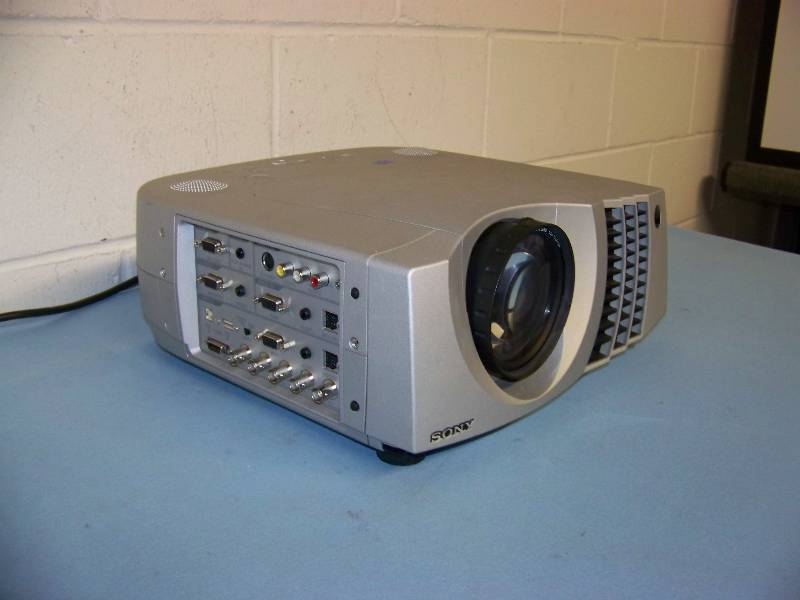 lot 6 image: Sony, VPL-PX21, LCD Projector