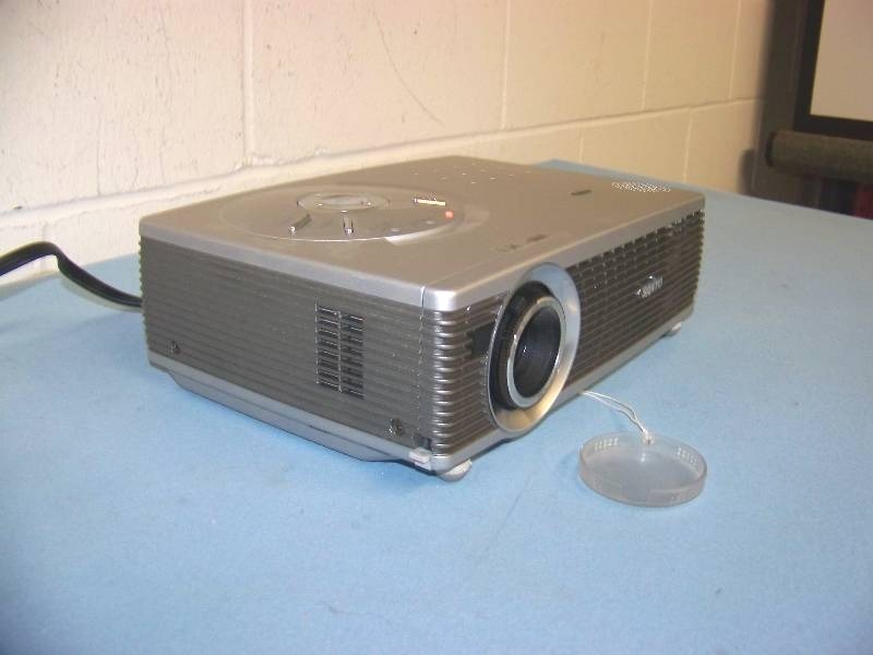 lot 8 image: Sanyo, PLC-SW35, LCD Projector