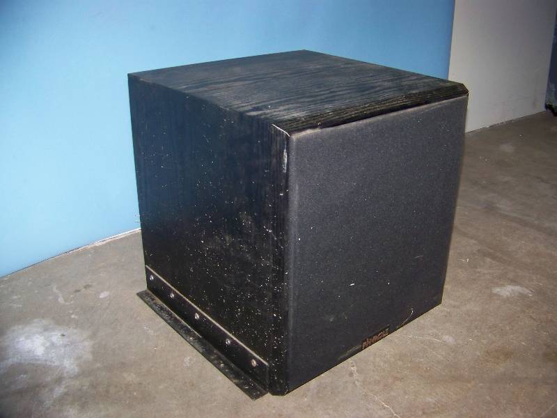 lot 69 image: Pinnacle, Powered Subwoofer  Sub