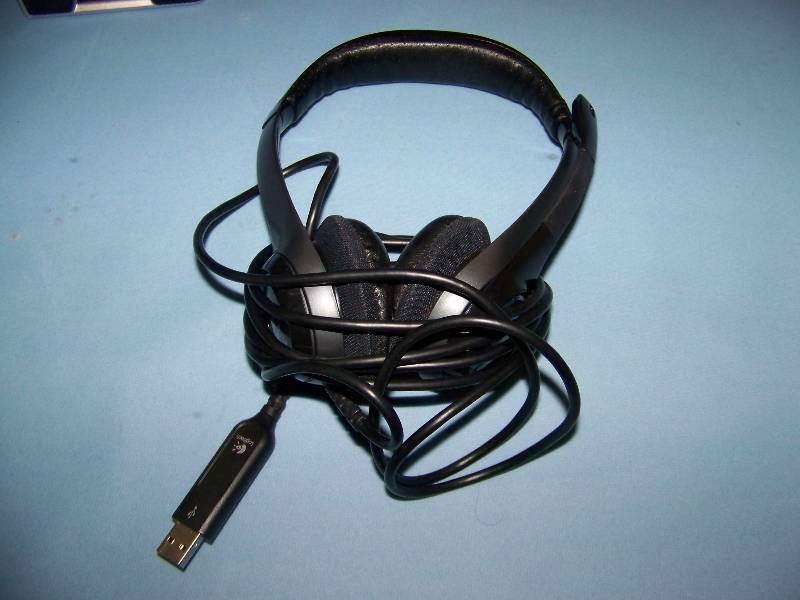 lot 34 image: Computer  PC Speakers, Microphone and Headset with Microphone