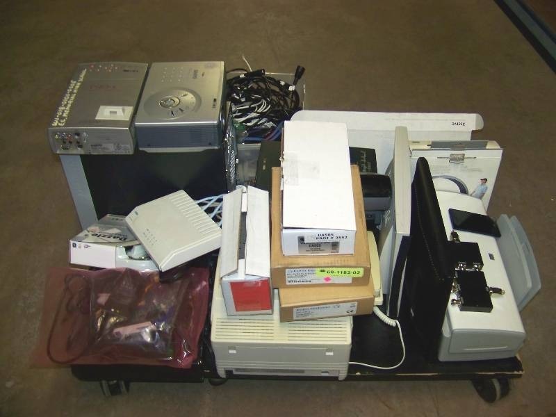 lot 110 image: Miscellaneous lot of Audio  Video items - NEW and for PARTSREPAIR