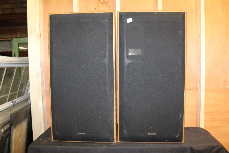 lot 12 image: Pioneer Home Audio Speakers