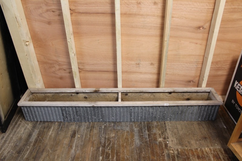 lot 17 image: Large Planter Box
