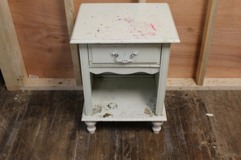 lot 19 image: End Table