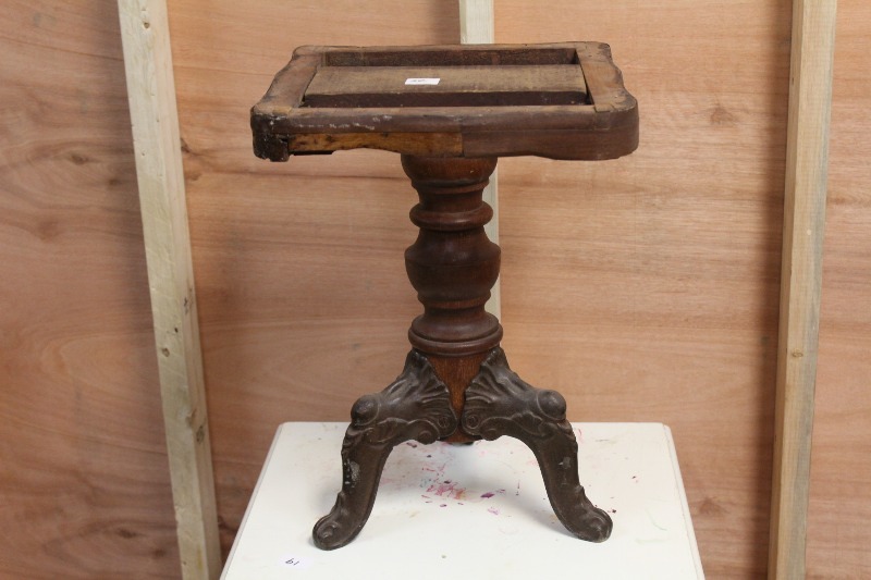 lot 22 image: Antique Stool