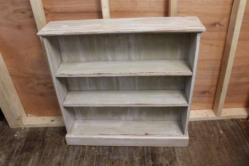 lot 25 image: Vintage Style Book Shelf