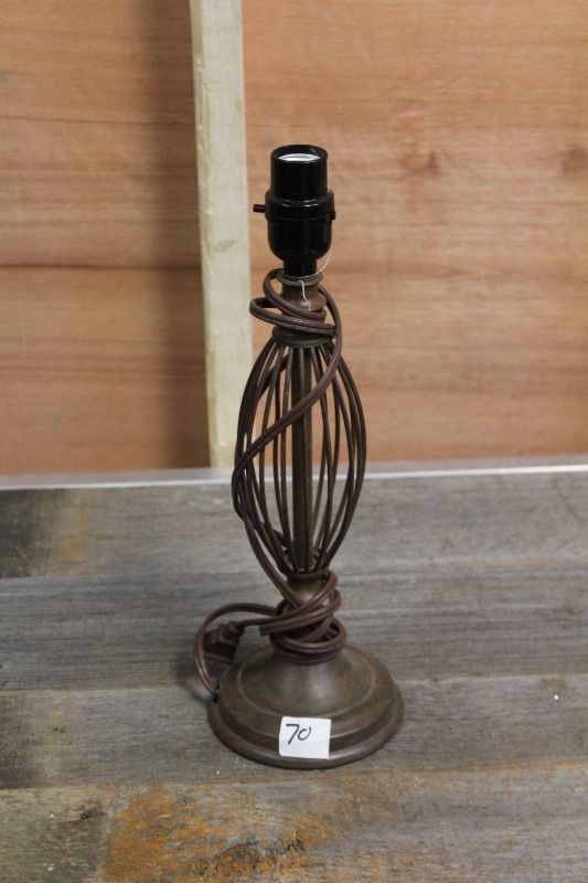 lot 70 image: Metal Wire Lamp