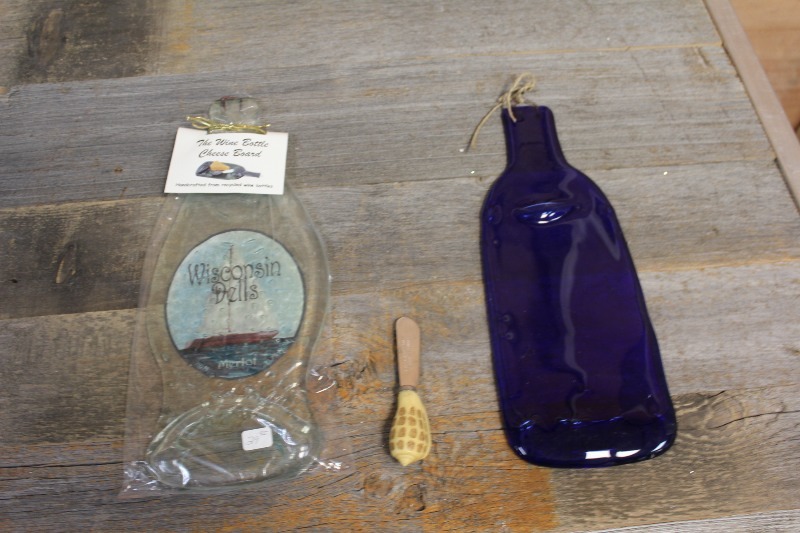 lot 98 image: Cheese Boards and Cheese Knife
