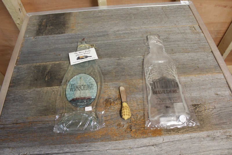 lot 99 image: Cheese Boards and Cheese Knife