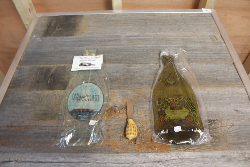 lot 101 image: Cheese Boards and Cheese Knife