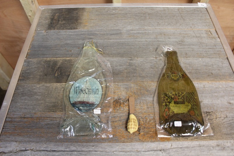 lot 102 image: Cheese Boards and Cheese Knife