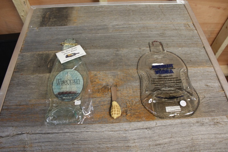 lot 106 image: Cheese Boards and Cheese Knife