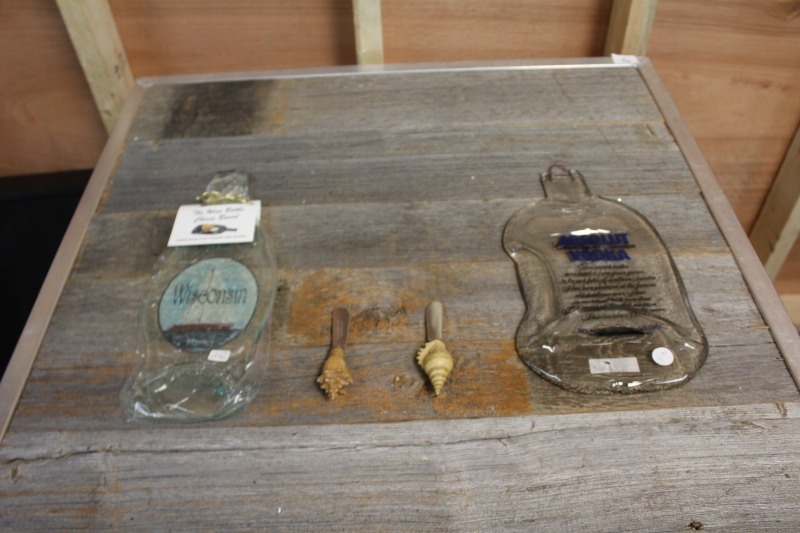 lot 107 image: Cheese Boards and Cheese Knife