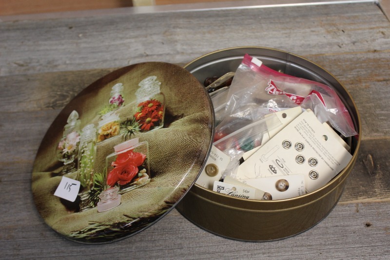 lot 115 image: Large Lot of Vintage Buttons