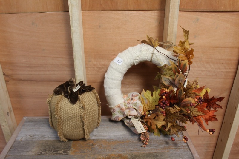 lot 131 image: Autumn Dcor
