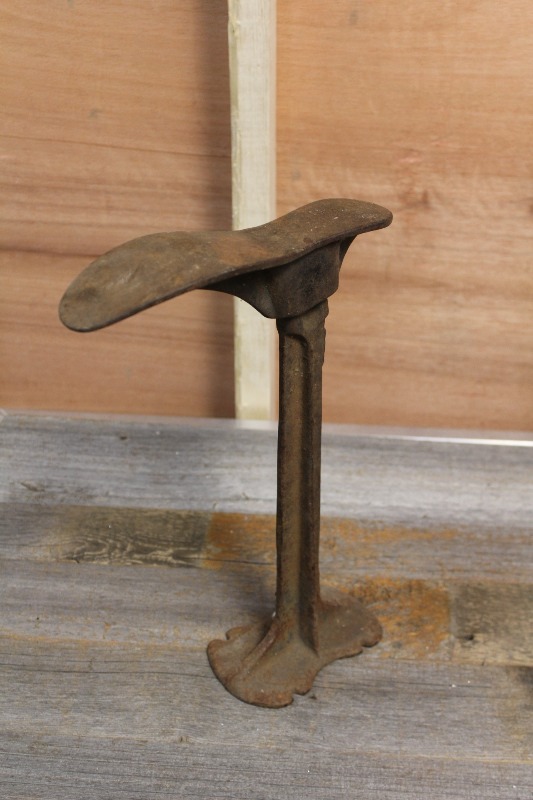 lot 162 image: Antique Cast Iron Cobbler Last and Stand