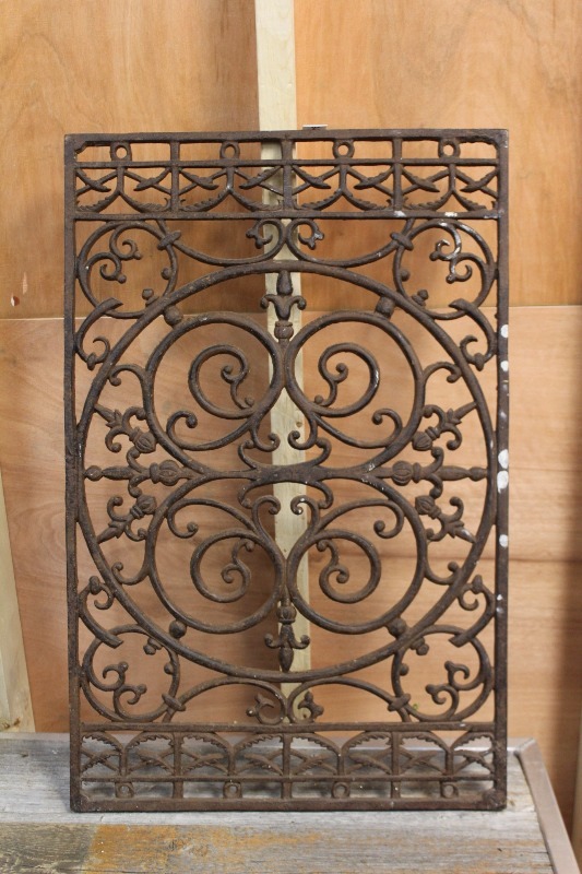 lot 166 image: Cast Iron Floor Furnace Grate