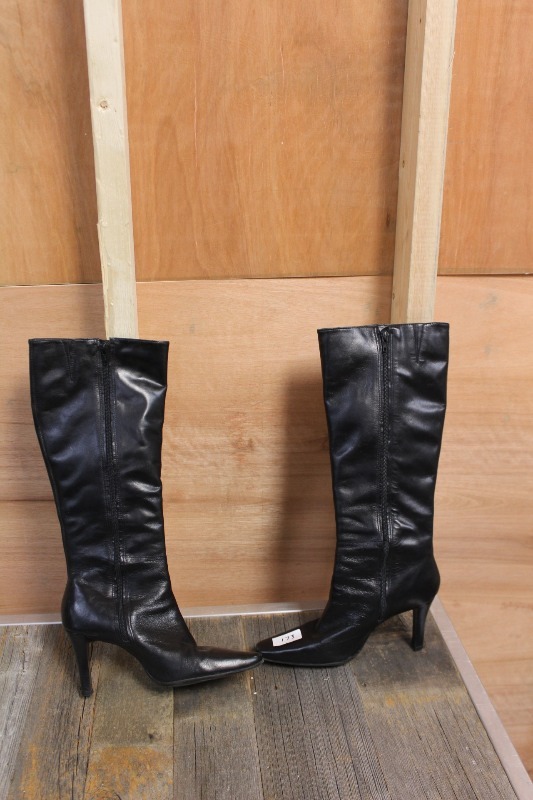lot 173 image: Leather Boots